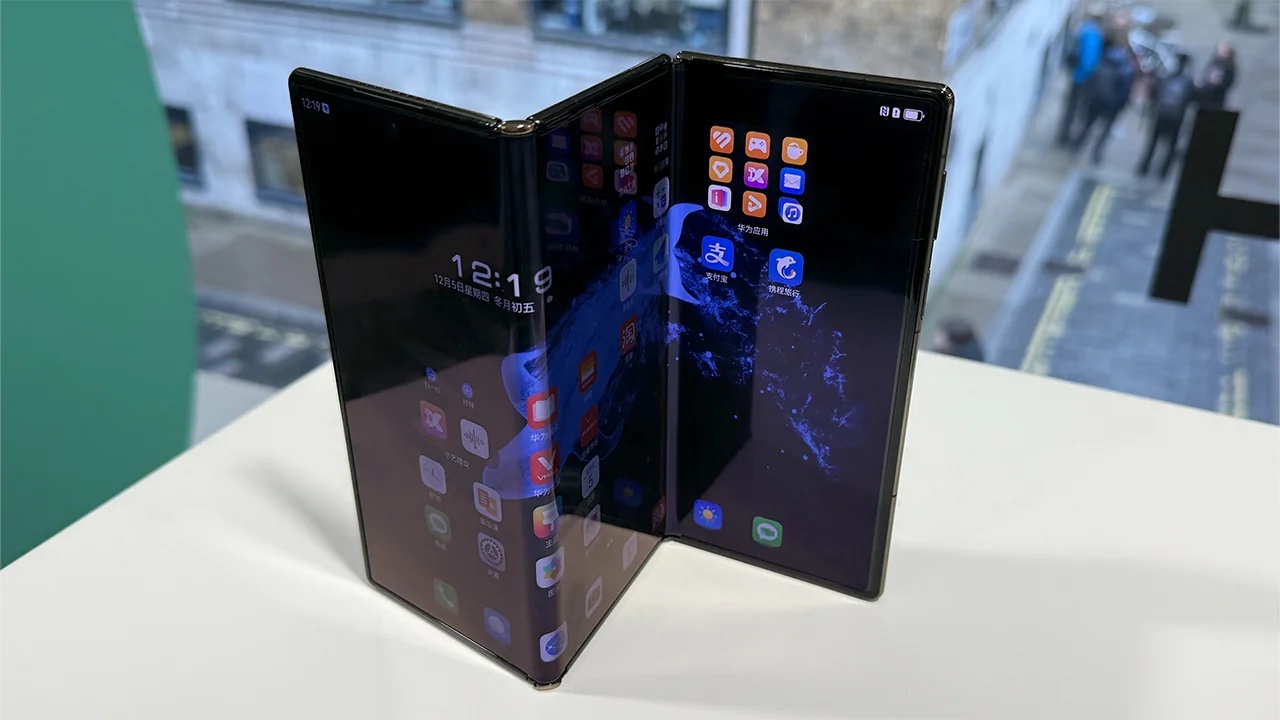 SAMSUNG Galaxy Z TriFold 5G, 512GB, Crafted Black, Unlocked Android Smartphone, 10.2" Tri-Foldable AMOLED Display, 200MP Camera, Snapdragon 8 Elite, 16GB RAM, One UI 8.5 (2025)